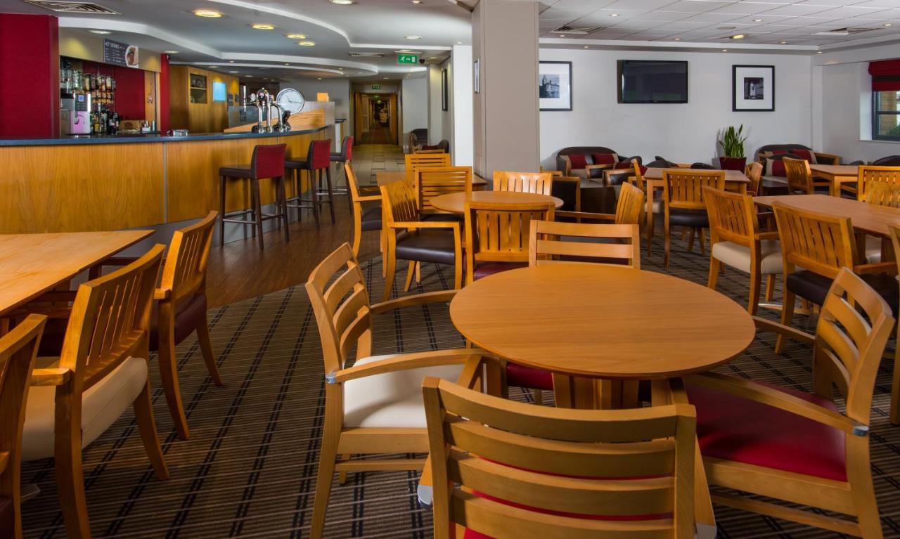 Holiday Inn Express Swansea East By Ihg Exterior photo
