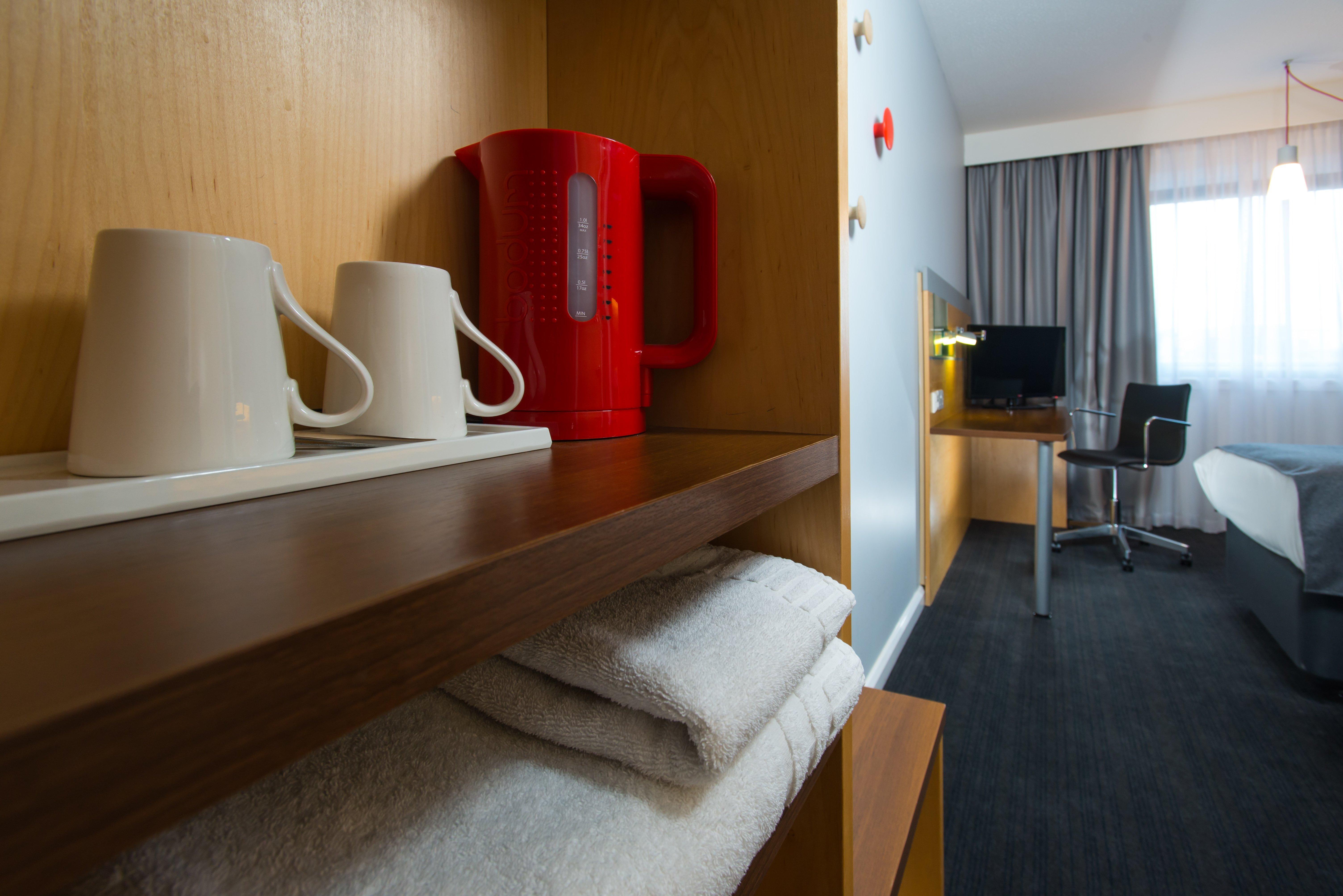 Holiday Inn Express Swansea East By Ihg Exterior photo