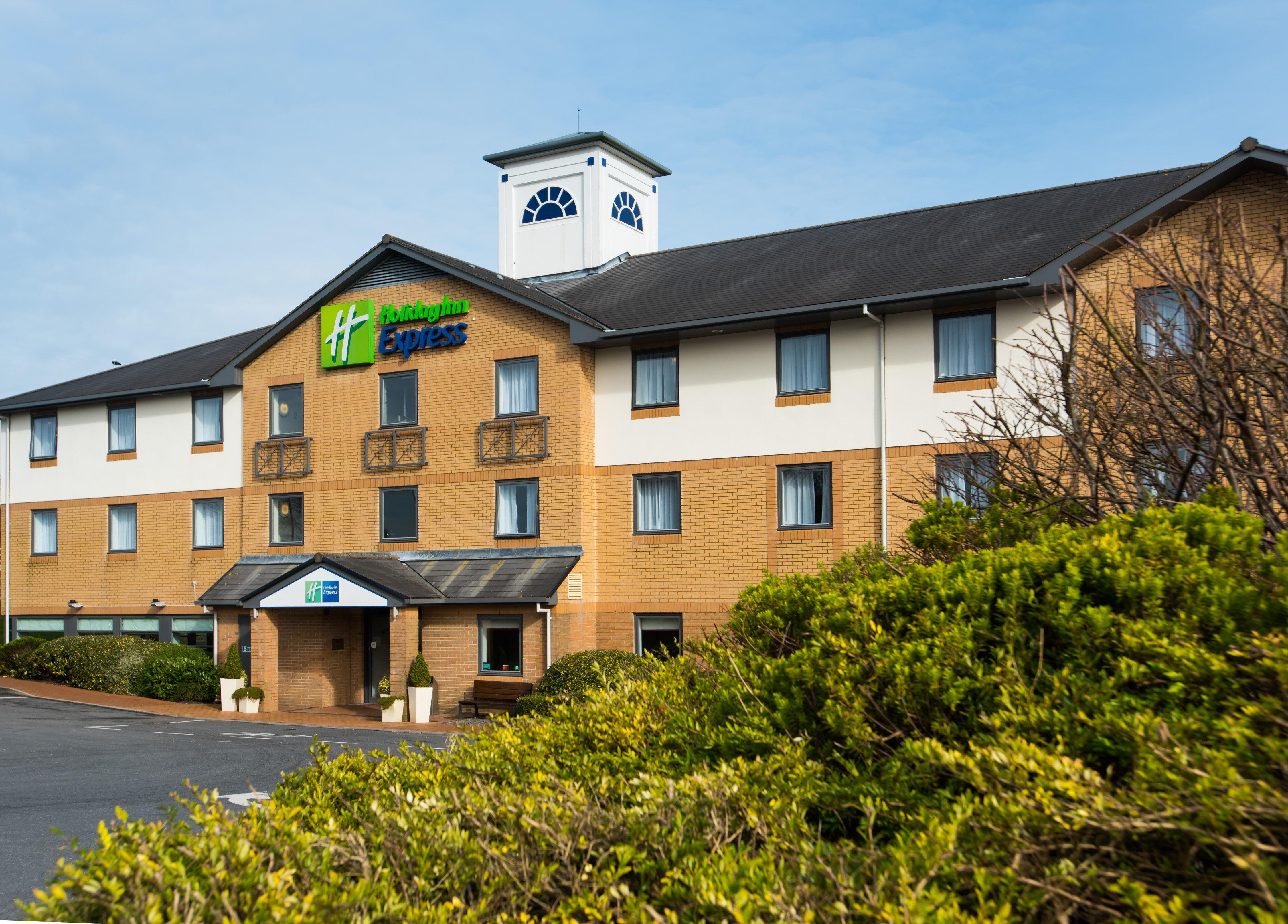 Holiday Inn Express Swansea East By Ihg Exterior photo