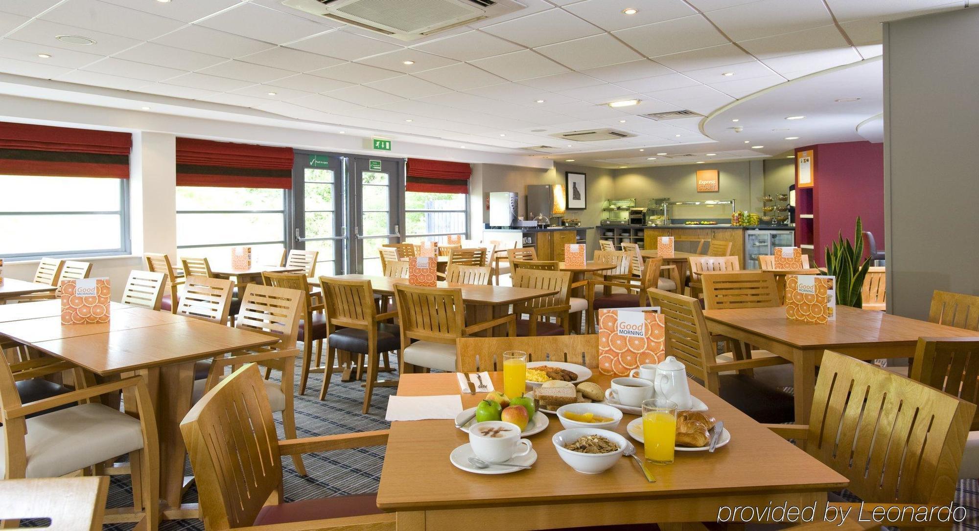 Holiday Inn Express Swansea East By Ihg Exterior photo