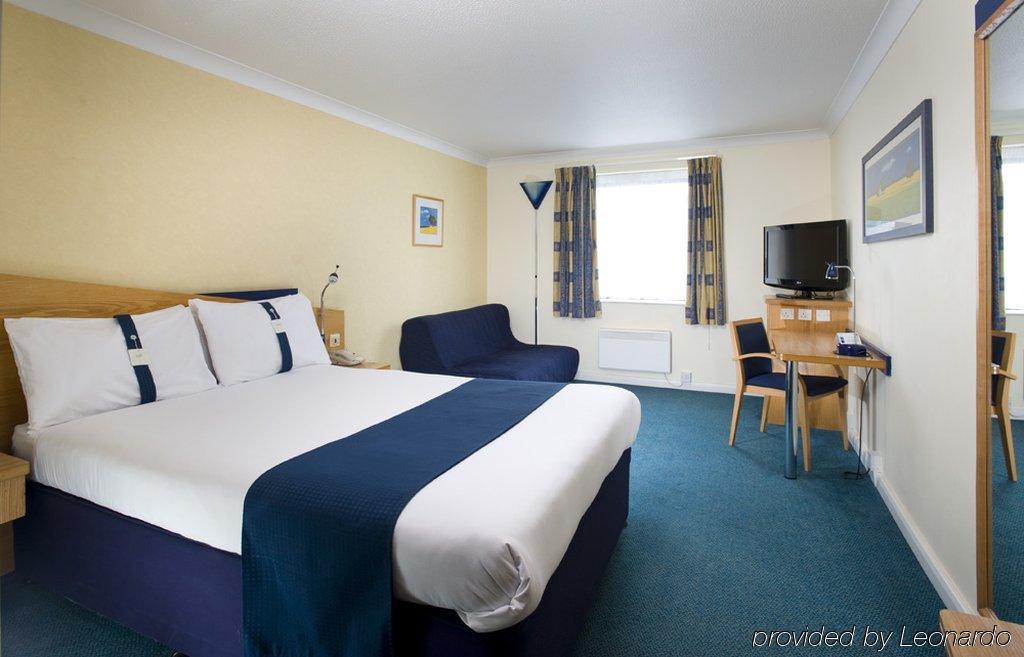 Holiday Inn Express Swansea East By Ihg Exterior photo