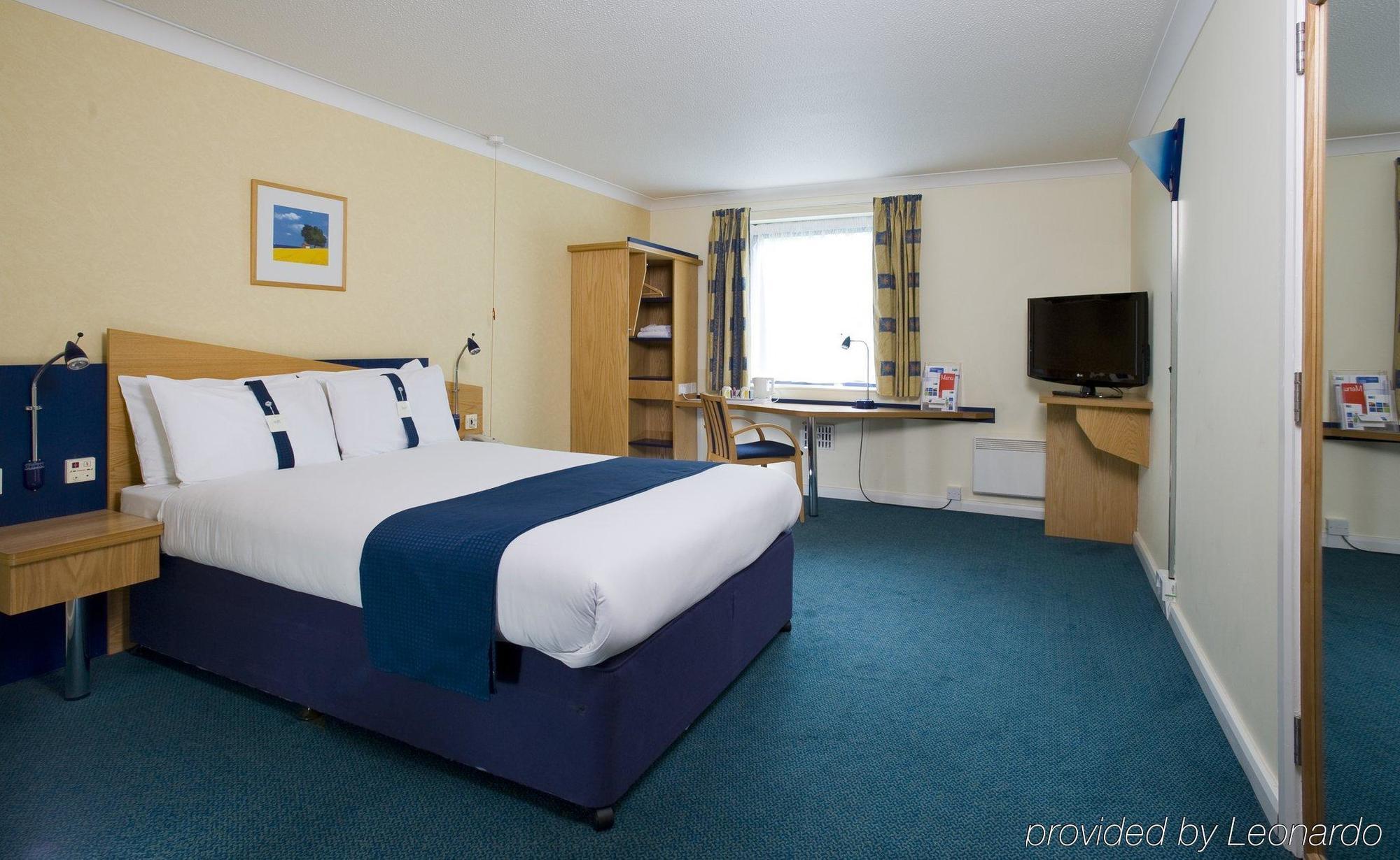 Holiday Inn Express Swansea East By Ihg Exterior photo