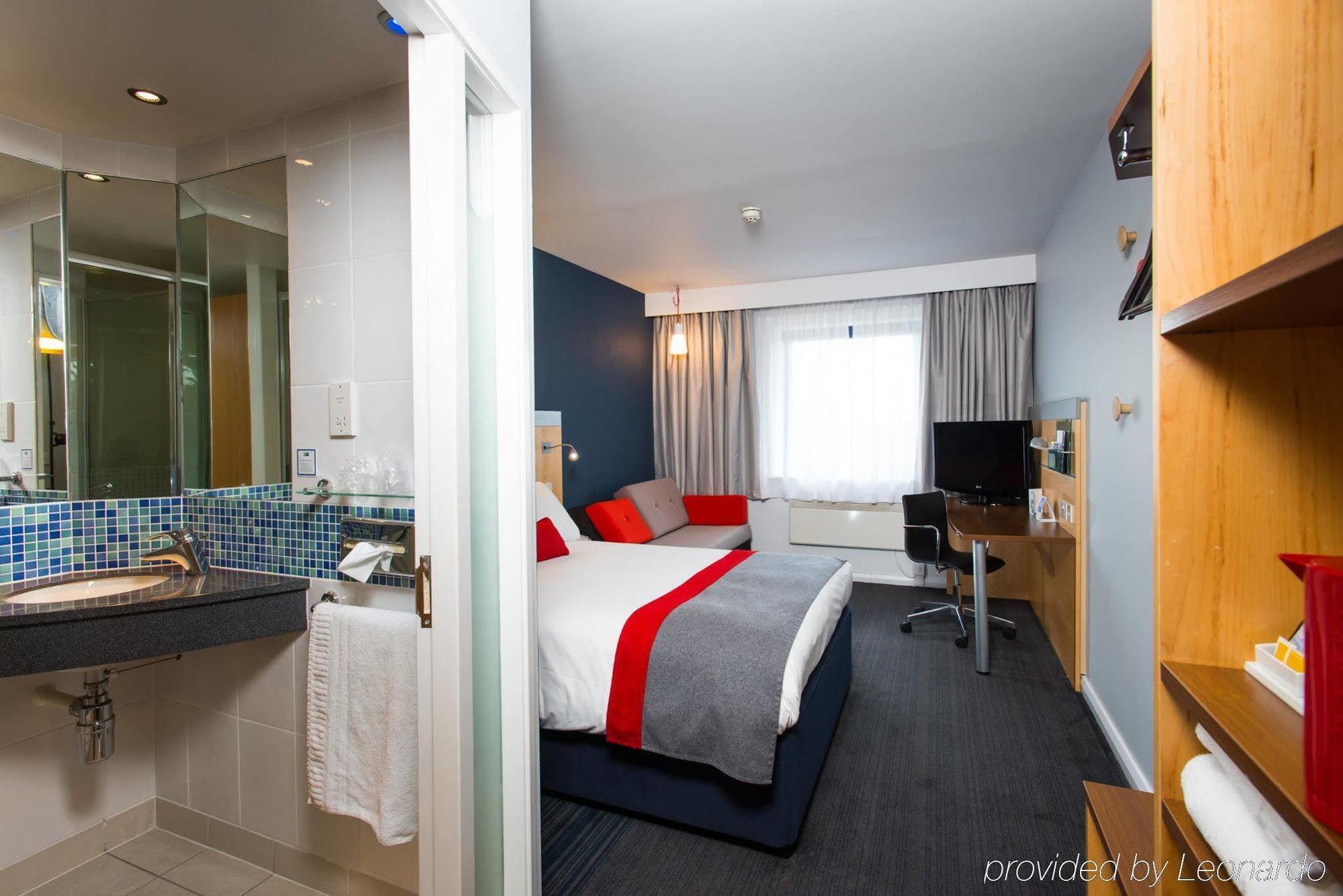Holiday Inn Express Swansea East By Ihg Exterior photo