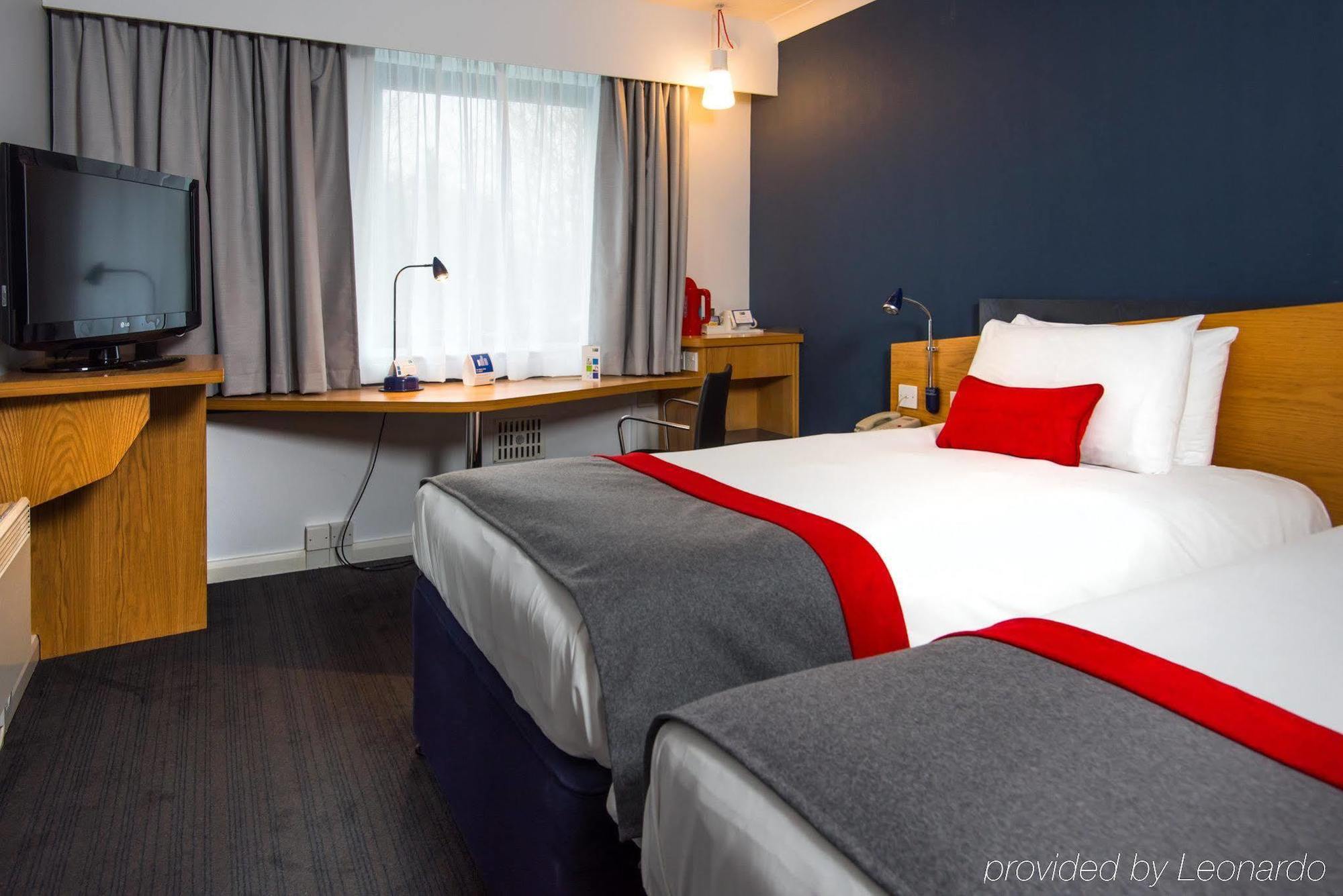 Holiday Inn Express Swansea East By Ihg Exterior photo